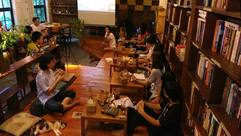 cafe sach tai ha noi to chim xanh Top 9 Quán Cafe Sách Chill nhất tại Hà Nội