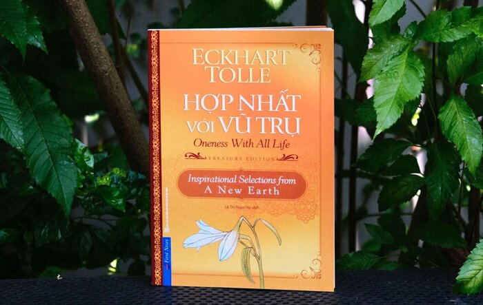 hop nhat voi vu tru Những cuốn sách của tác giả Eckhart Tolle giúp bạn trẻ sống tích cực hơn mỗi ngày